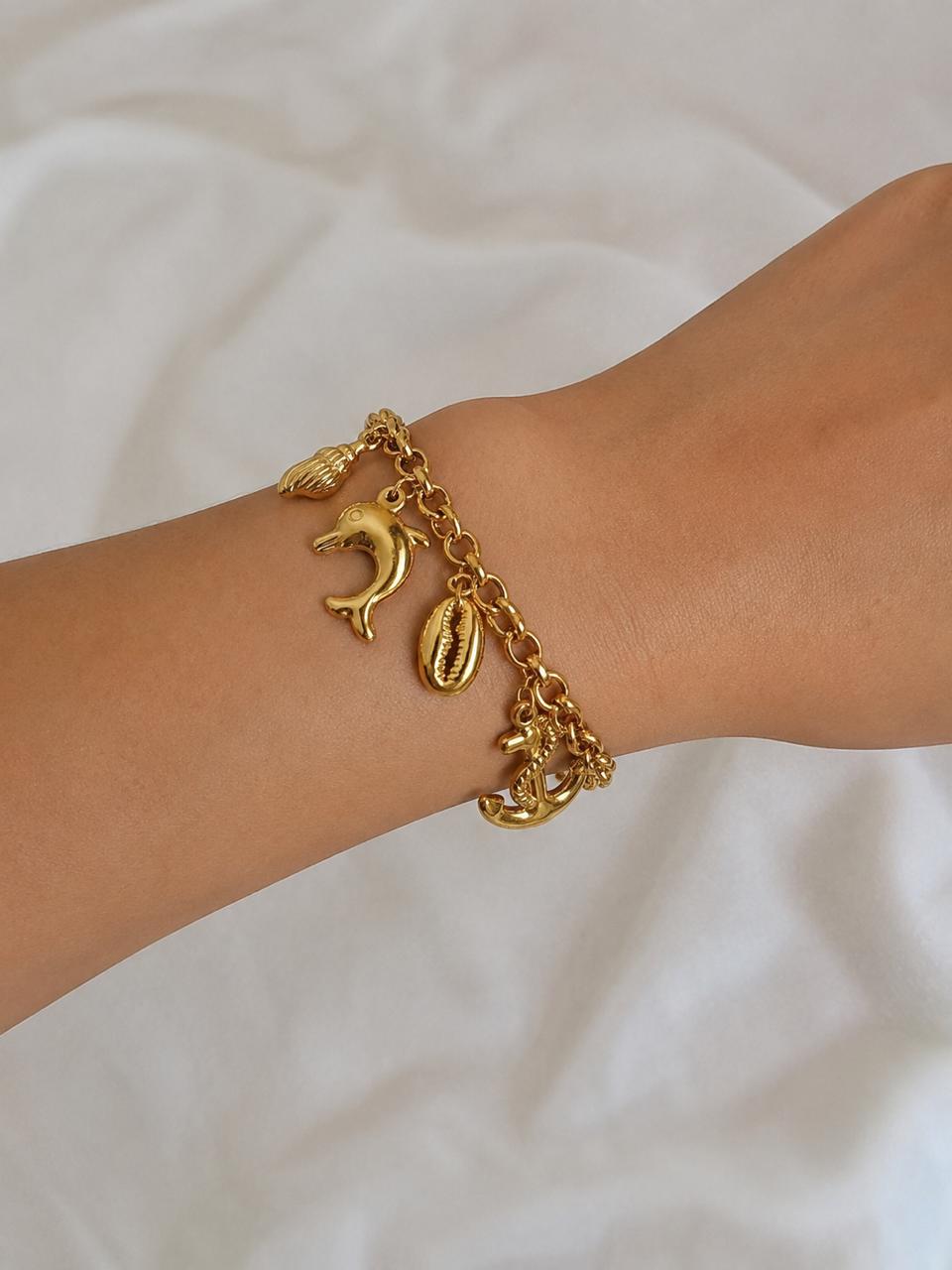 Beach charm bracelet