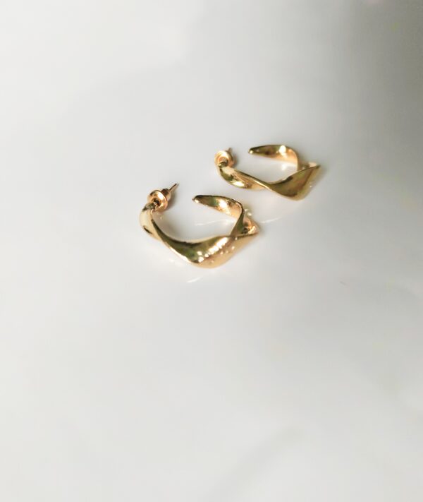 Twisted Waves Hoops
