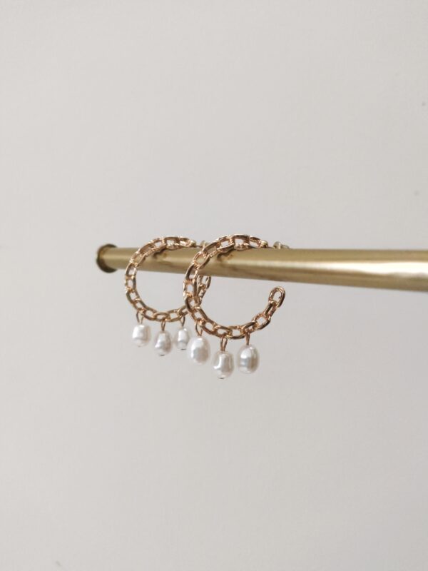 Link hoops earrings with pearls