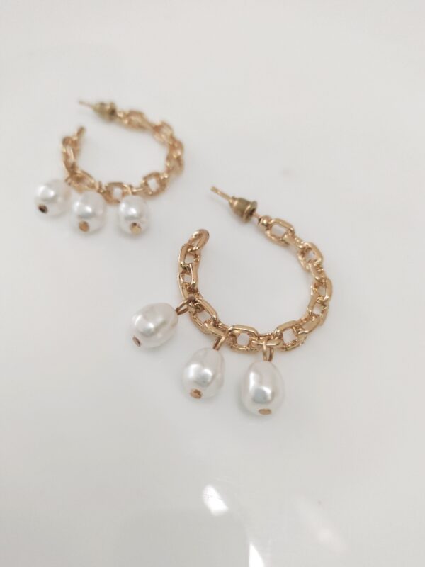 Link hoops earrings with pearls - Image 2