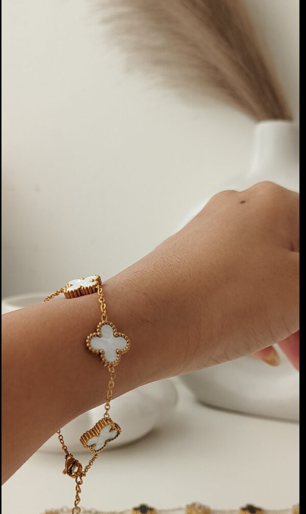 Clover Bracelet - Fresh water pearl - Image 3