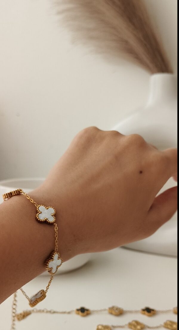 Clover Bracelet - Fresh water pearl - Image 2