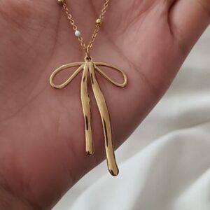 Coquette bow necklace