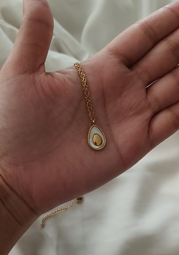 Avacado pendant necklace - Image 2