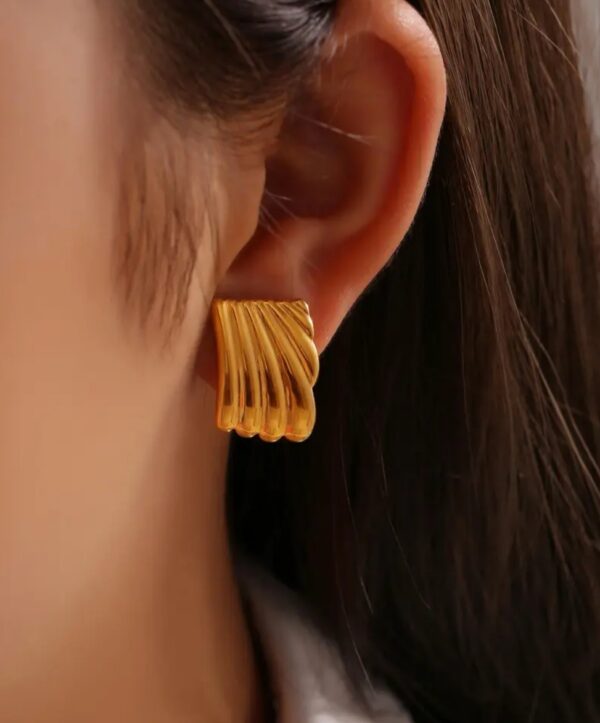 Square ribbed studs - Image 3