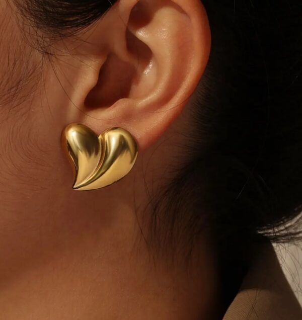 Chunky heart studs - Image 3