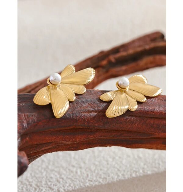 Floral pearl earrings - Image 2