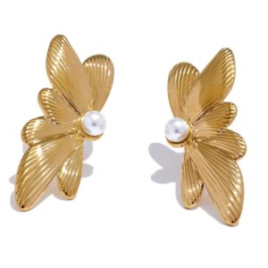 Floral pearl earrings