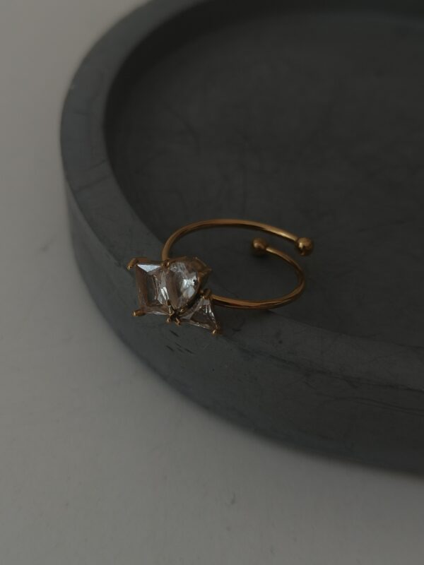 Dainty Three stone Ring - Image 3