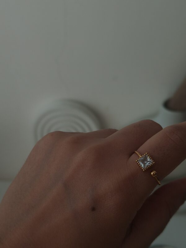 Dainty square ring - Image 2