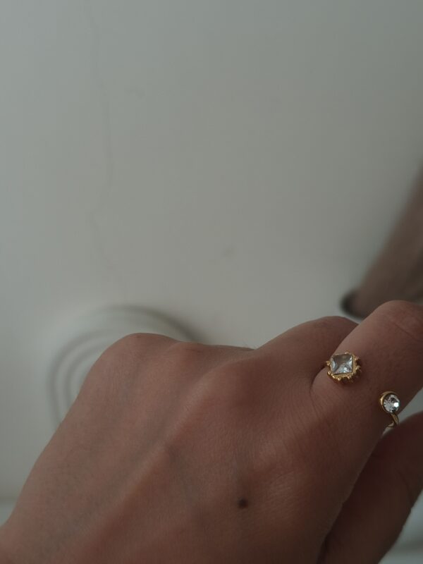 Dainty round Ring - Image 3