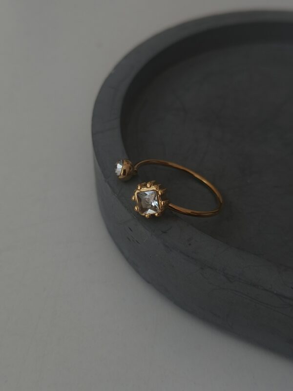 Dainty round Ring - Image 2